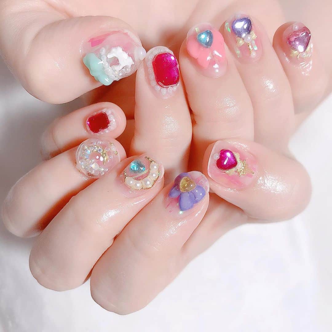 なかやまちえこのインスタグラム：「#魔法少女ネイル ⠀ @pregelofficial muse S065.S130 @prexyofficial オーロラフィルムやパーツ #nail #nails #nailart #ネイル #美甲 #ネイルアート  #japanesenailart #manucure #japanesenails #manicurist #gelnails #أظافر #네일아트 #미용 #vẽmóng #ngườiđẹp  #เพ้นท์เล็บ #искусствоногтя #artedeuñas #เพ้นท์เล็บเจล #ジェルネイルデザイン #ネイルデザイン #senikuku #nagelkunst #ゆめかわいい #ゆめかわ #ゆめかわネイル #kawaii #魔法少女 @chikachocolat_melty」