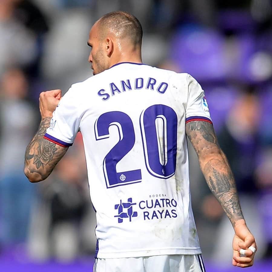 サンドロ・ラミレスのインスタグラム：「Juntos ante cualquier adversidad💜 Esto es muy largo...💪🏽 A por el siguiente 🎯⚽️」