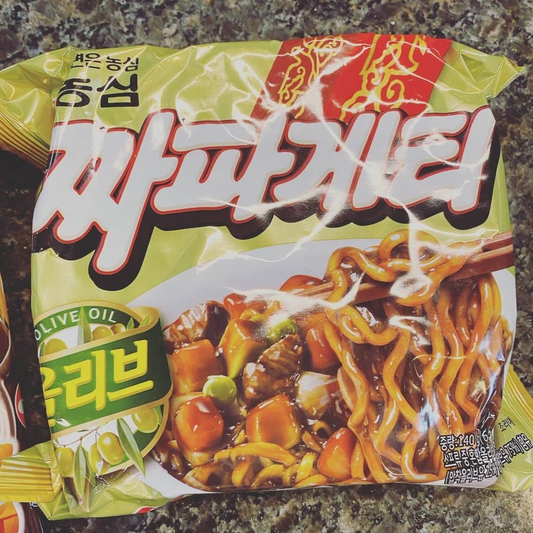 木下ゆうかさんのインスタグラム写真 - (木下ゆうかInstagram)「チャパグリ作ったー！でも使うノグリの種類間違えてた...( ･ ･̥ ) #YouTube #パラサイト半地下の家族  #チャパグリ #기생충 #Parasite #짜파구리 ##木下ゆうか  #kinoshitayuka  #木下佑香」3月9日 20時07分 - yuka_kinoshita_0204