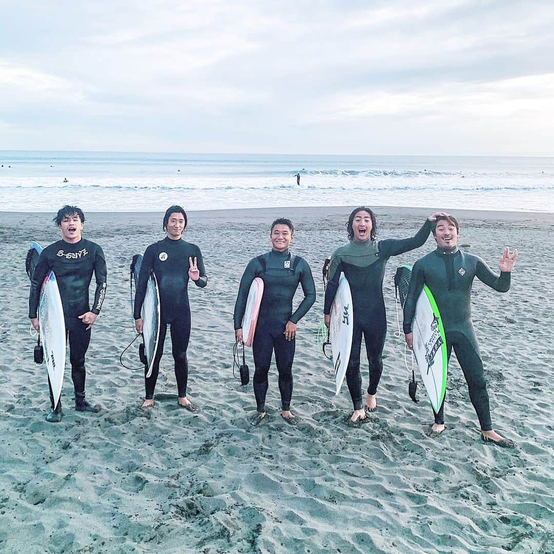金尾玲生さんのインスタグラム写真 - (金尾玲生Instagram)「.﻿ ﻿ Fun surfed today✌︎﻿ ﻿ 最高のメンバーでめちゃくちゃいい波だった！﻿ ﻿ 波も大事だけど、誰とセッションするかも大事だよね！﻿ ﻿ めちゃくちゃ誘ってくれた、大とあさみありがーとね✌︎﻿ ﻿ 📸by @achaaaan_cks ﻿ ﻿ #surf﻿ #session﻿ #goodwave」3月9日 20時08分 - reokanao