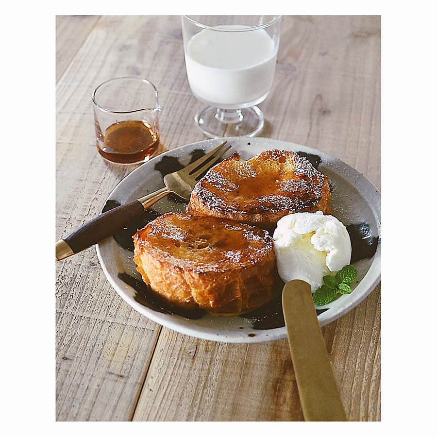 Natsuko Motoiのインスタグラム：「#frenchtoast  #フレンチトースト 息子用。 . . . . .  #お昼ごはん　　#おうちごはんlover #おうちカフェ  #暮らし　#うつわ　#vscofood #foodvsco  #igersjp  #フーディーテーブル #wp_deli_japan」
