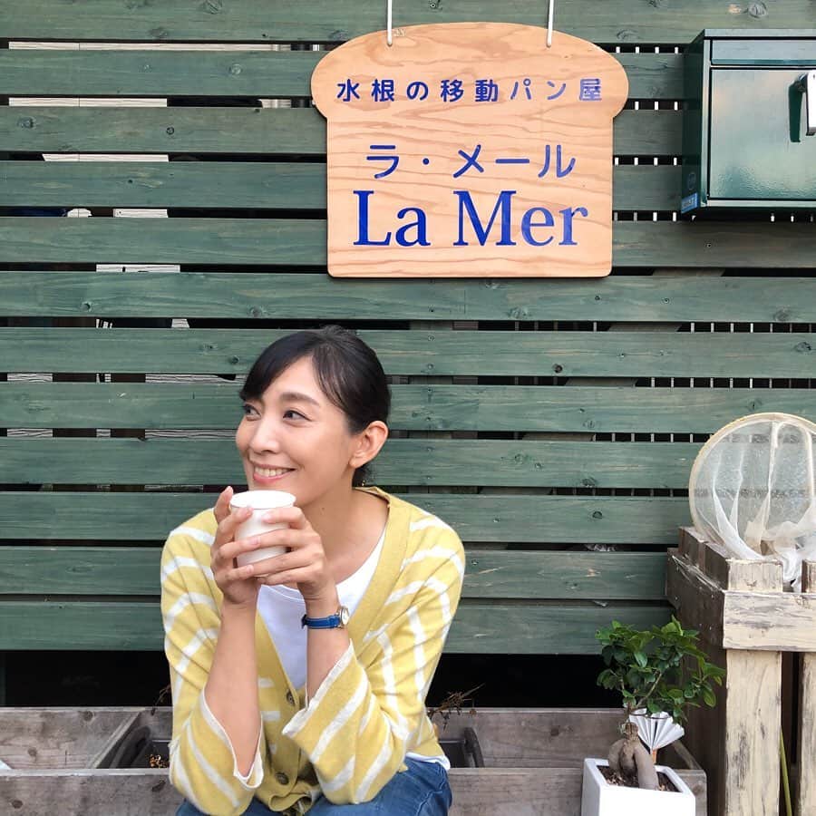 田中美里さんのインスタグラム写真 - (田中美里Instagram)「駐在刑事season2﻿ 公式SNSが「らせんの迷宮」とバトンタッチされました。﻿ ﻿ 私も最後の想い出写真、一気に載せちゃいますね。﻿ （スワイプしてくださいね）﻿ ﻿ 寺島進さんはじめseason1からの出演者とスタッフの素晴らしいチームワークの中に途中から参加できたこと嬉しく思っています。﻿ ﻿ 次に始まるドラマ「らせんの迷宮」もとても面白そうですね。﻿ ﻿ 引き続き、チェキラ！（←わかる人にはわかるかな）﻿ ﻿ ﻿ #テレビ東京系﻿ #駐在刑事season2 ﻿ #北村有起哉﻿ #徳井優﻿ #松本若菜﻿ #髙橋來﻿ #小林義則監督  #プロデューサーのベビちゃん #怒涛の投稿﻿ #最後までお付き合いいただきありがとうございました」3月9日 20時36分 - misatotanaka77