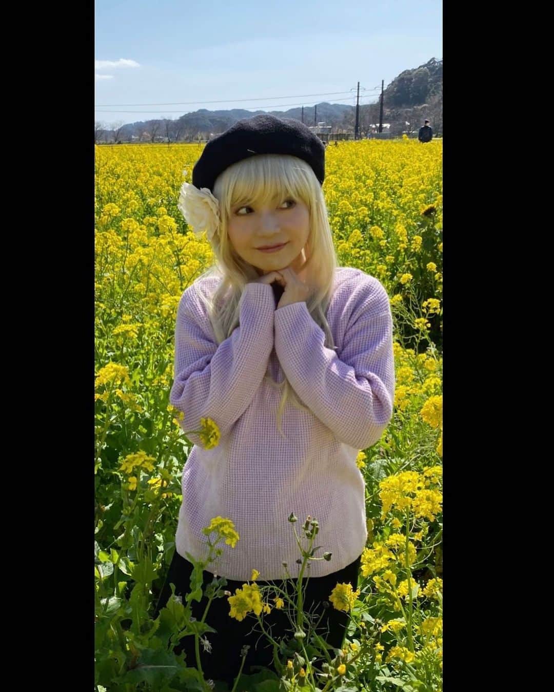 木部さんさんのインスタグラム写真 - (木部さんInstagram)「春はもうそこまで来ています！﻿ ﻿ ﻿ 新型コロナが早く終息して、また旅行に行きたいなぁ〜！﻿ ﻿ ﻿  #菜の花畑 #菜の花 #黄色い花 #いい天気#春が来た ☀️ #黄色 #yellowflowers #springhascome #yellow #goodweather #canolafields #canolaflower」3月9日 20時33分 - kibe_dayo