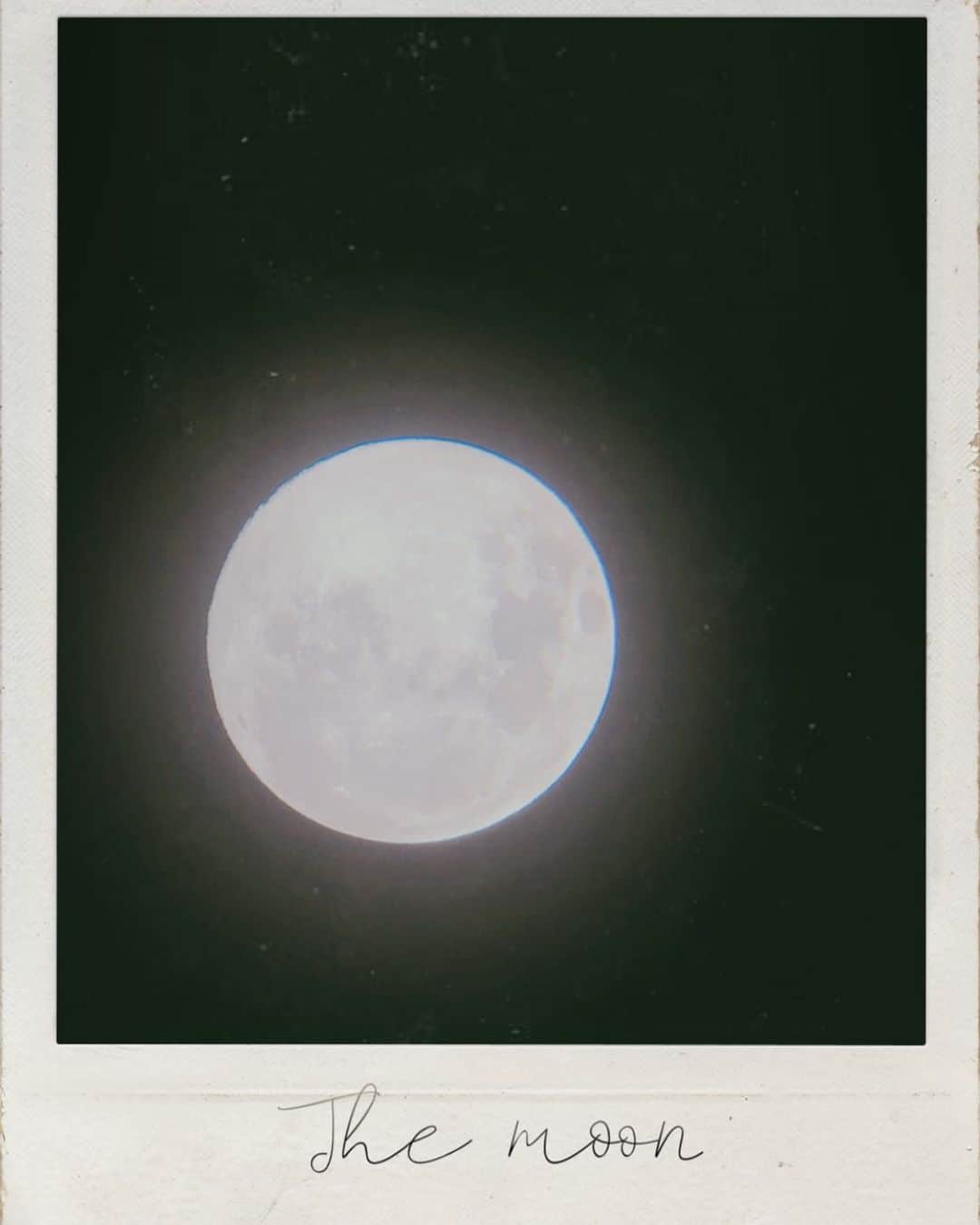 二宮愛のインスタグラム：「#fullmoon  Moon bathing is my favorite time🌝 I can feel the power that moon provides us equally no matter what. 月光浴が大好き。 何者であろうと平等に分けてくれてるパワーを感じられる気がするから🙏💕 ________________ #moon #sky #nightsky #moonlight #moonphoto #power #満月　#月光浴　#大好き　#パワーチャージ」