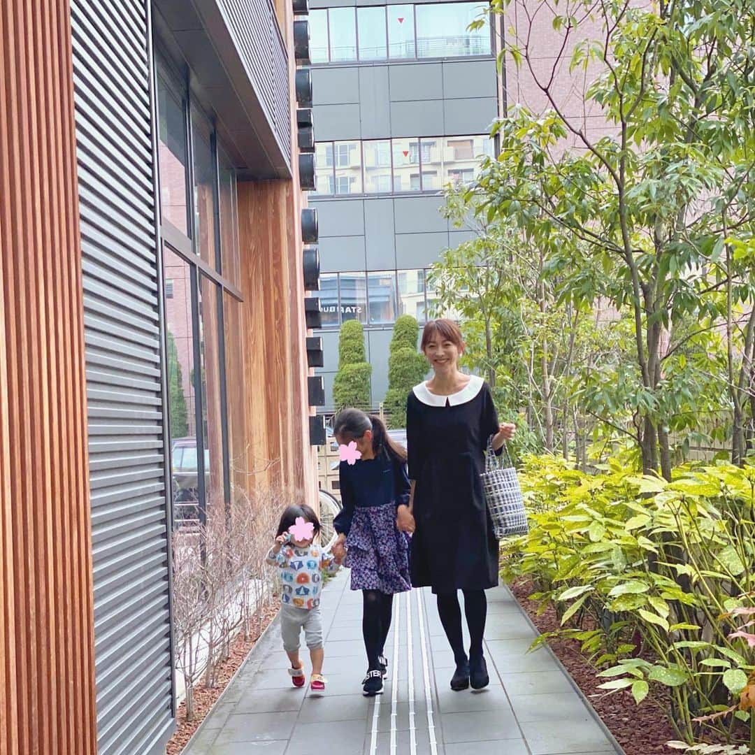 木本泉さんのインスタグラム写真 - (木本泉Instagram)「-﻿ スタバにコーヒー買いに☕️﻿ ﻿ 可愛い姪っ子と過ごしてノンビリ(嬉しそうな顔すぎな私😅)💓﻿ 癒しです😍﻿ ﻿ #姪っ子#1歳10ヶ月#9歳」3月9日 20時52分 - izumikimoto