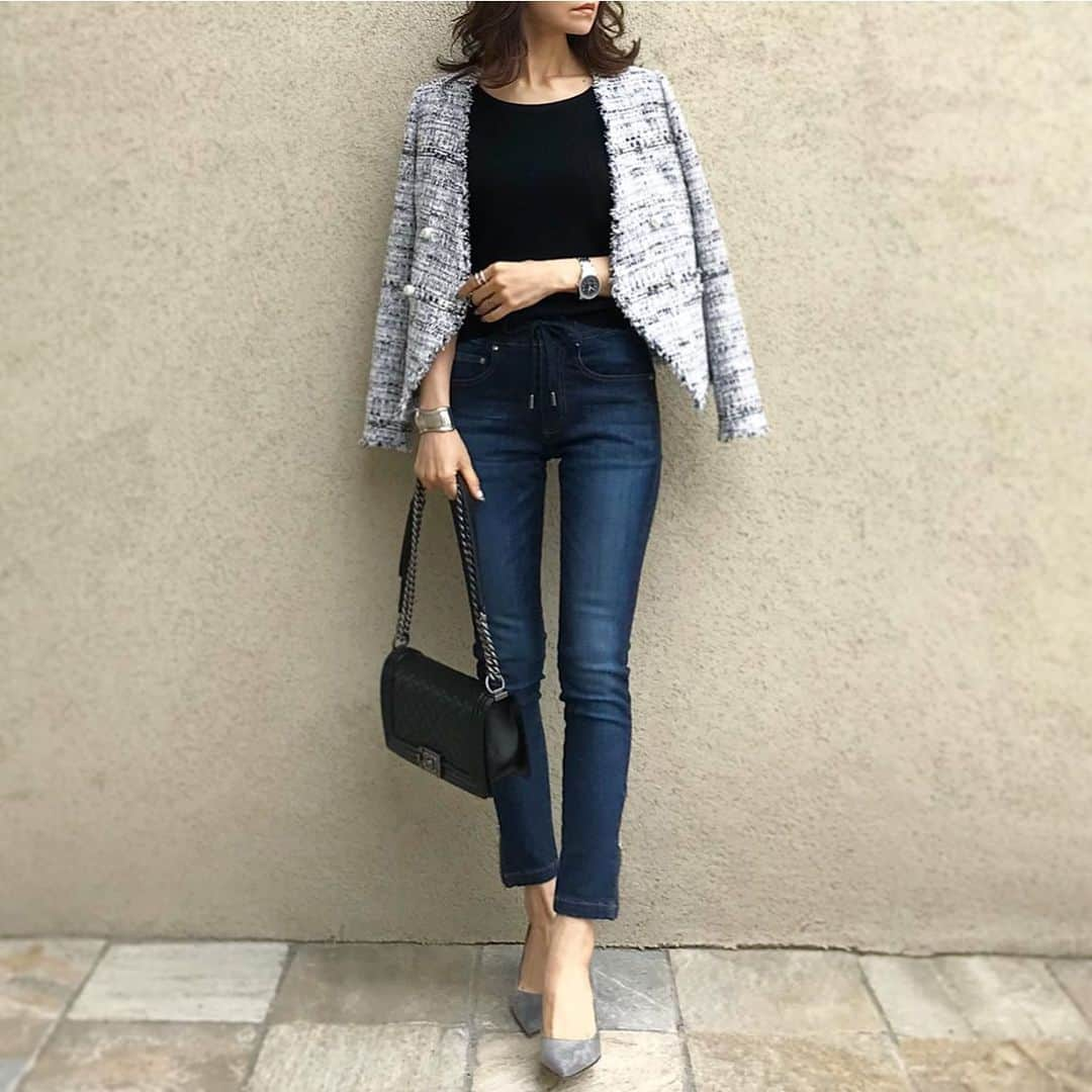 akko3839さんのインスタグラム写真 - (akko3839Instagram)「﻿ ﻿ tweed jacket×denim﻿ ﻿ ﻿ 今日はポカポカ陽気で﻿ 過ごしやすかった❀◡̈⃝*.♩ ❀*❀**﻿ ﻿ jacket @estnation_ginza ﻿ top #sysorus﻿ denim @sysorus.select ﻿ bag @chanel﻿ pumps @jimmychoo﻿ ﻿ ﻿ ▷▷▷▷▷📢📢📢﻿ ﻿ 先日お知らせした　@zoooy._tokyo の﻿ プレゼントキャンペーンの当選者は﻿ 明日プレオープンの日にWebで発表🗣﻿ LINE登録してぜひチェック❣️﻿ ﻿ LINE＠お友達登録は▶︎ @038vempj ﻿ ストーリーズにリンクしました！」3月9日 21時02分 - akko3839