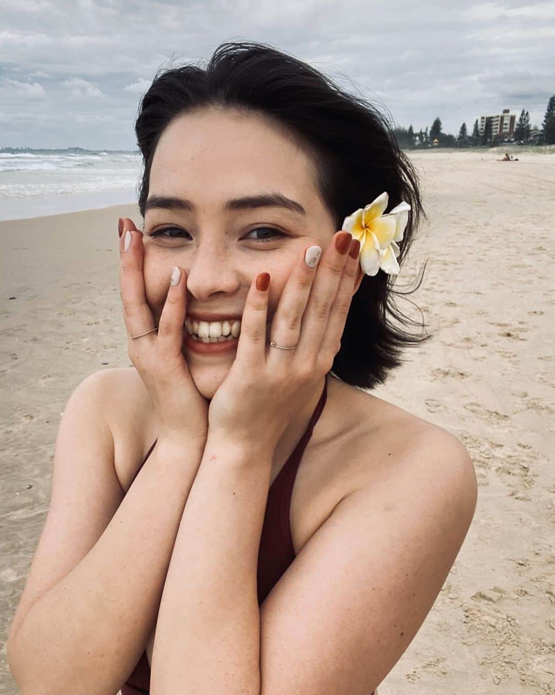 のインスタグラム：「Smile big and laugh a lot🌞🌺」