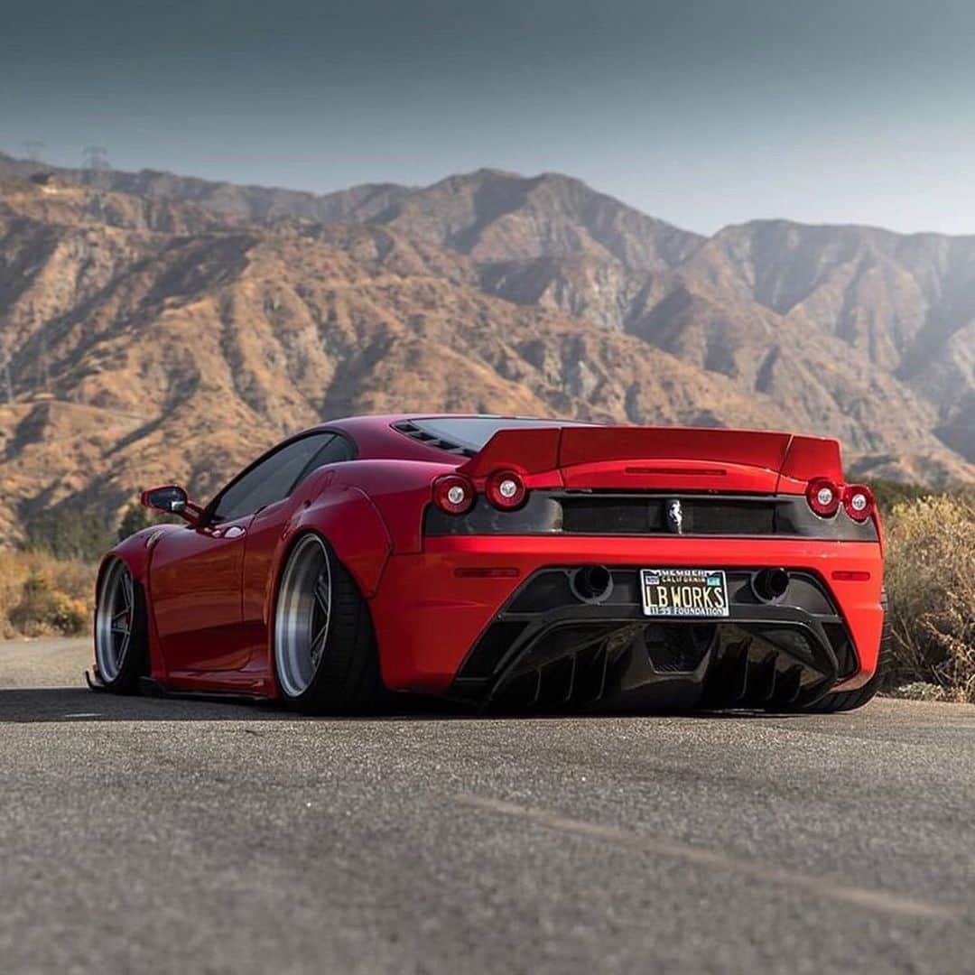 のインスタグラム：「Liberty walk自由に歩く🚶‍♀️🚶‍♂️🚶‍♂️ LB★WORKS FERRARI430🙂  @libertywalk@ferrari@hirosta92 #libertywalk#libertywalkkato#ferrari#ferrai430#リバティーウォーク#lbworks#lbworks#chrisbrown #rdb#ltmw#yokohamatire#fiexhaust #airrexsuspension #usa#drift#widebody#フェラーリ #goodwoodfos#essenmotorshoa#semashow」