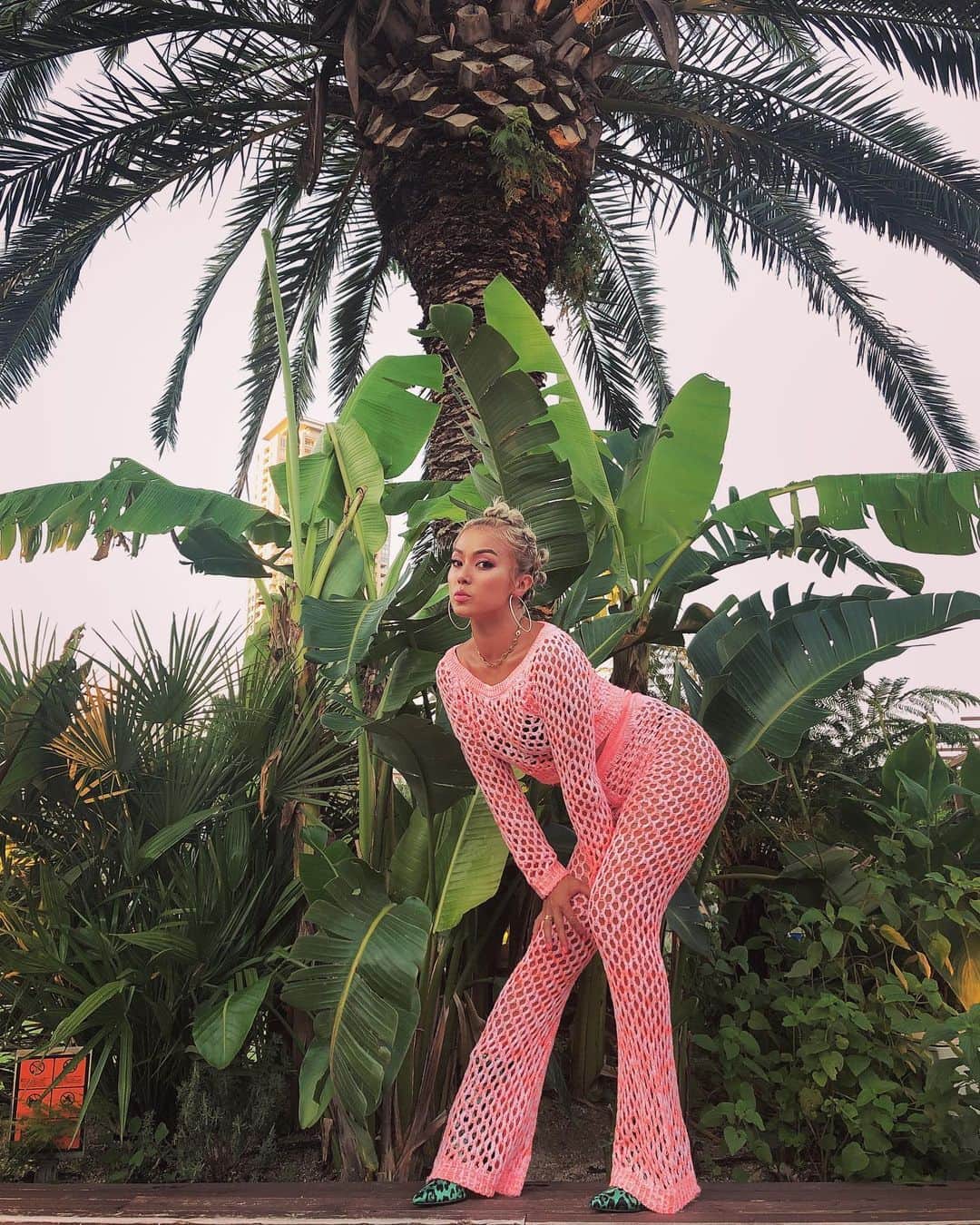 Nazukiのインスタグラム：「🌴𝓟𝓘𝓝𝓚 𝓙𝓤𝓝𝓖𝓛𝓔🌴 💕💕💕💕 .  #pink #jungle #myphoto #photography #dancer #mama #memories #マイフォト　#nazuki」