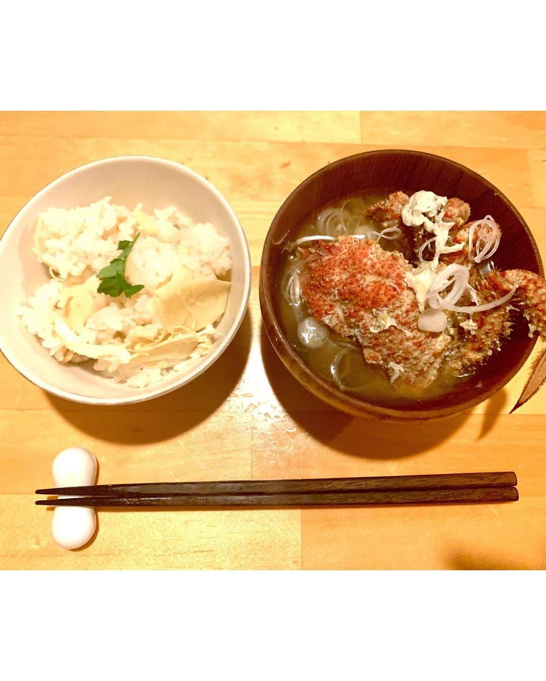 河西里音さんのインスタグラム写真 - (河西里音Instagram)「美味しいもの食べると 元気出る♡♡♡幸せ💞 さて、今週も頑張ろぉ✨✨ #蟹 #毛ガニ #松葉ガニ #栗ガニの味噌汁  #A5ランク和牛  #うに #ナマコ #アワビ刺し #金目の煮付け #たけのこご飯 #高級食材 #幸せの極み #美と健康 #ココロとカラダは繋がっている  #負けない気持ち」3月9日 21時06分 - rion_kasai