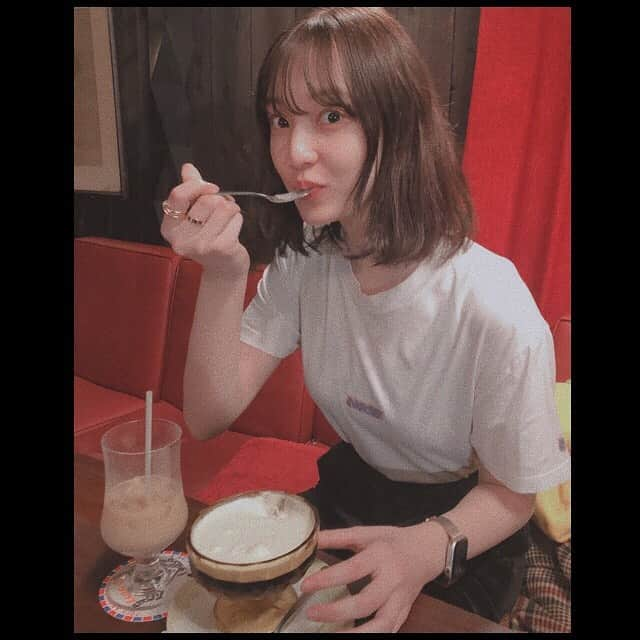 山田愛奈さんのインスタグラム写真 - (山田愛奈Instagram)「.  夏はぴちTを沢山着たい 理想なぴちTを作ってくれた 嬉しいそして珈琲ゼリーが 美味しくて2枚めの顔です」3月9日 21時08分 - aina_yama