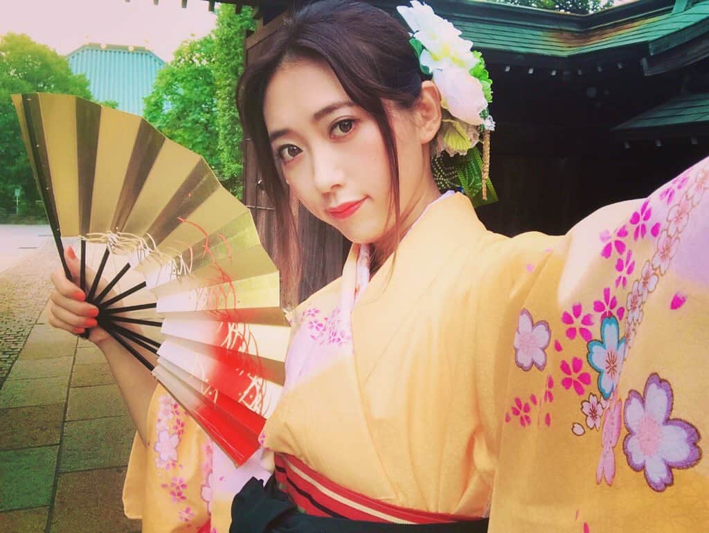 のインスタグラム：「いよいよ#リリース まであと３日！ 令和華伝メジャー1stシングル「百花繚乱」 3/11全国販売です💿私達の結晶のCDをお手元に🙏 よろしくお願いします🙏 ・ ・ ・ #令和華伝 #祝 #メジャー #百花繚乱 #和楽 #ユニット #ガールズ #グループ #和服 #和服美人 #着物美人 #着物👘 #着物生活 #着物姿 #わっしょい #和背負い #美亜華 #kimonofashion #kimonolovers #kimonogirls #japanesekimono #girlsgroup」