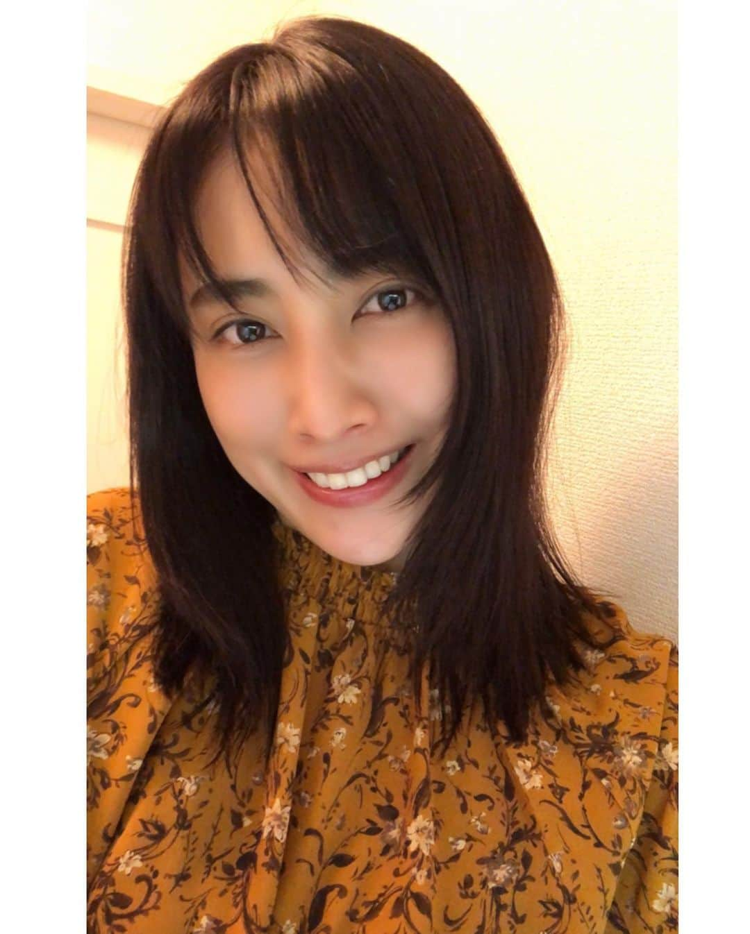 島村まみさんのインスタグラム写真 - (島村まみInstagram)「気分転換に前髪を切ってみました💇‍♀️ #前髪#前髪カット」3月9日 21時21分 - mami_shimamura