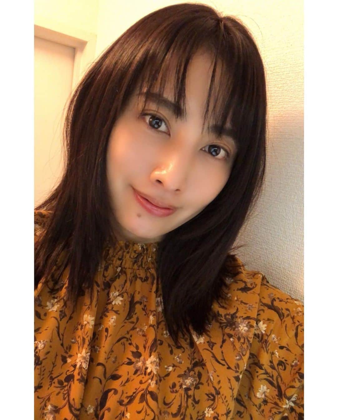 島村まみのインスタグラム：「気分転換に前髪を切ってみました💇‍♀️ #前髪#前髪カット」