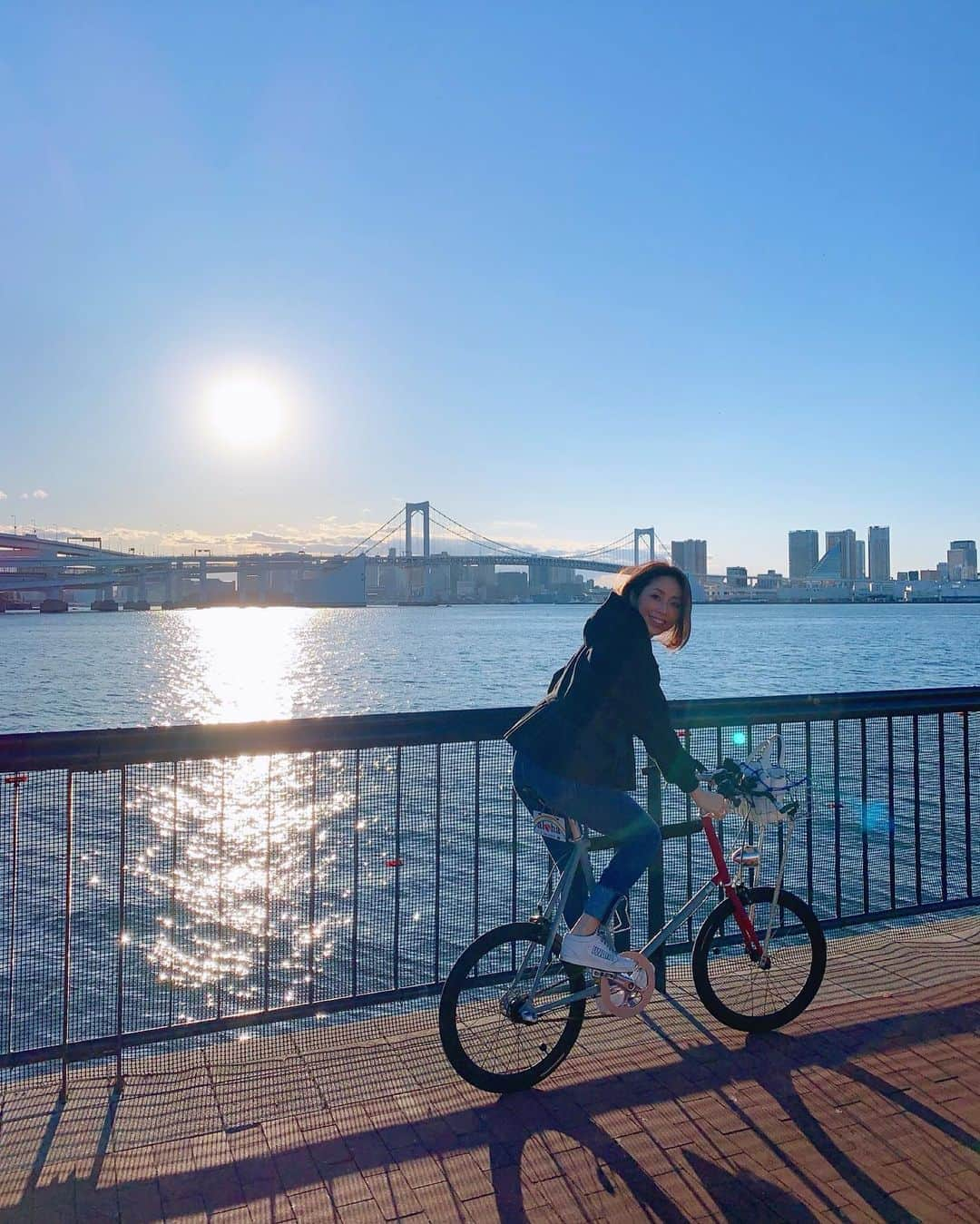 宮田綾子さんのインスタグラム写真 - (宮田綾子Instagram)「ハイヒールLOVERS Ayako⁑  postしそびれてた写真🚲 電動ママチャリも毎日乗るよ〜笑  #ハイヒールLOVERS #宮田綾子 #豊洲 #toyosu #ミニベロ #ミニベロのある風景 #自転車のある風景 #fujibikes #ママチャリ #スニーカーコーデ #ジミーチュウ #jimmycho #zara #zarawomen #zarafashion #zaradenim #ザラジョ #ザラ #ザラコーデ #bluesky #wonderful_places #japan_of_insta #tokyolife #ig_japan #japan_photo #豊洲」3月10日 7時20分 - ayako__miyata