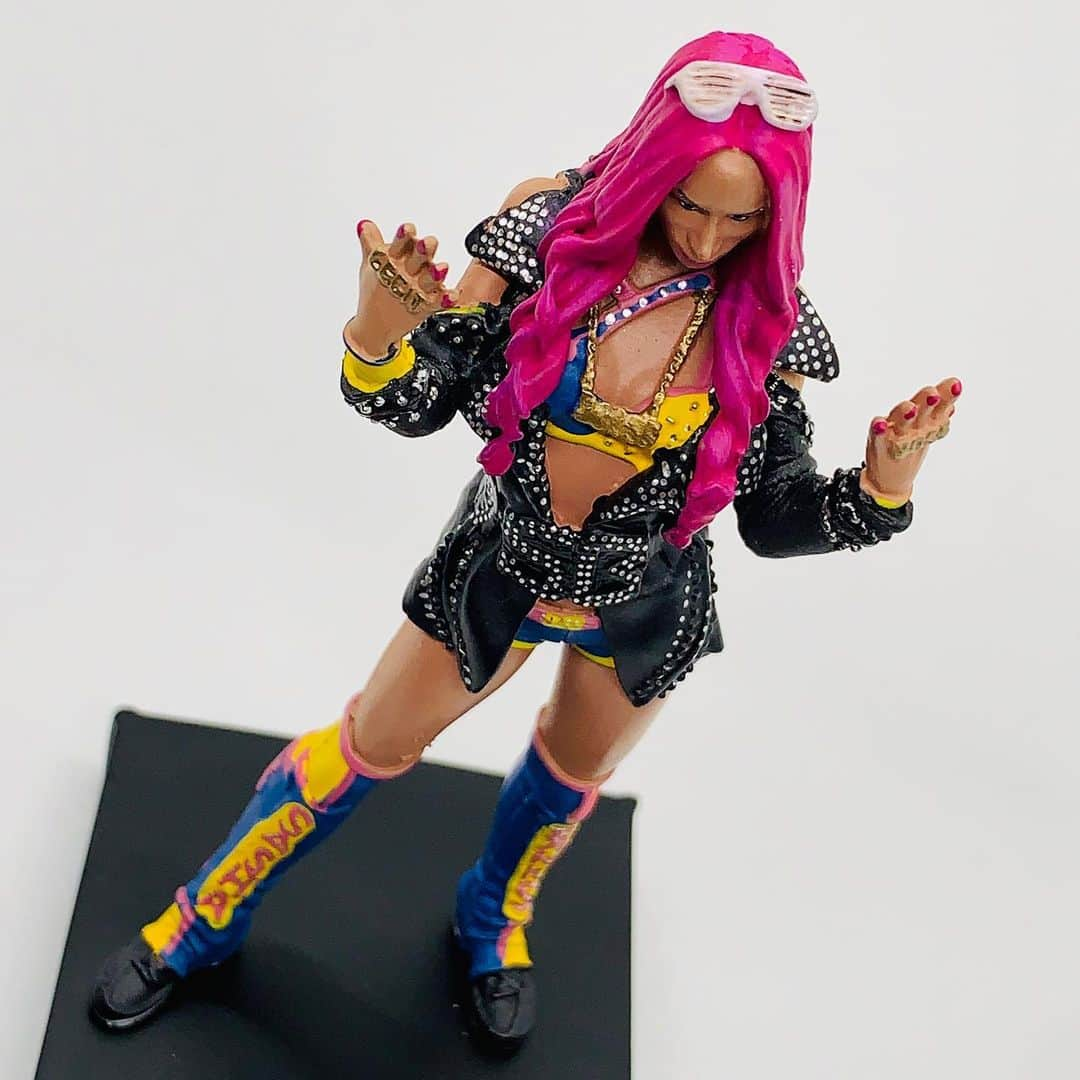 ターニャ・テイトさんのインスタグラム写真 - (ターニャ・テイトInstagram)「Meant to post this yesterday on #internationalwomensday, but here is another addition to Ozzie's @WWE @herocollector_ collection - @SashaBanksWwe! - Look how awesome the details are on this figure. Love her jacket and boots. Hopefully, they will do variants so we'd see one with blue hair. - Which female wrestler 🤼‍♀️ do you want to see from Hero Collector next??? - #SashaBanks #WWE #Eaglemoss #herocollector #Statues #LegitBoss #wwefan #IWD2020」3月10日 7時37分 - tanyatate