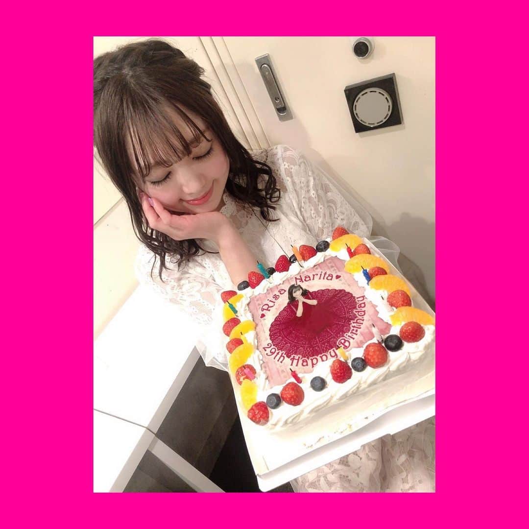 成田梨紗さんのインスタグラム写真 - (成田梨紗Instagram)「このような時期にも関わらず、足を運んで下さった方々には感謝の気持ちでいっぱいです！！﻿ ﻿ アイドルを卒業しても、﻿ 生誕祭のようにこんなにお祝いしてもらえて……﻿ すごく幸せに思います🥺💕﻿ ﻿ 本当にわたしの周りの方々は﻿ 心優しい方ばかり🥺💖﻿ たくさんのパワーをいつもありがとう！﻿ ﻿ 29歳最高の幕開けになりました🌸 ﻿ #live #四谷lotus #birthday #誕生日ケーキ #pinkflowers #pink #29歳 #サプライズ」3月10日 8時07分 - narita_risa