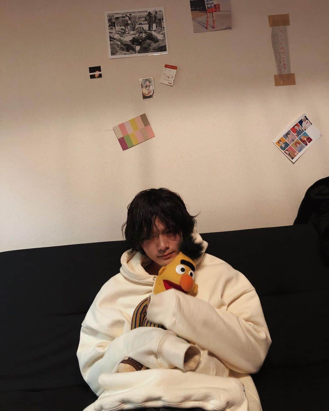 長坂 睦生のインスタグラム：「酔ってずっとハグしてたけど こいつの名前なんだっけ？」