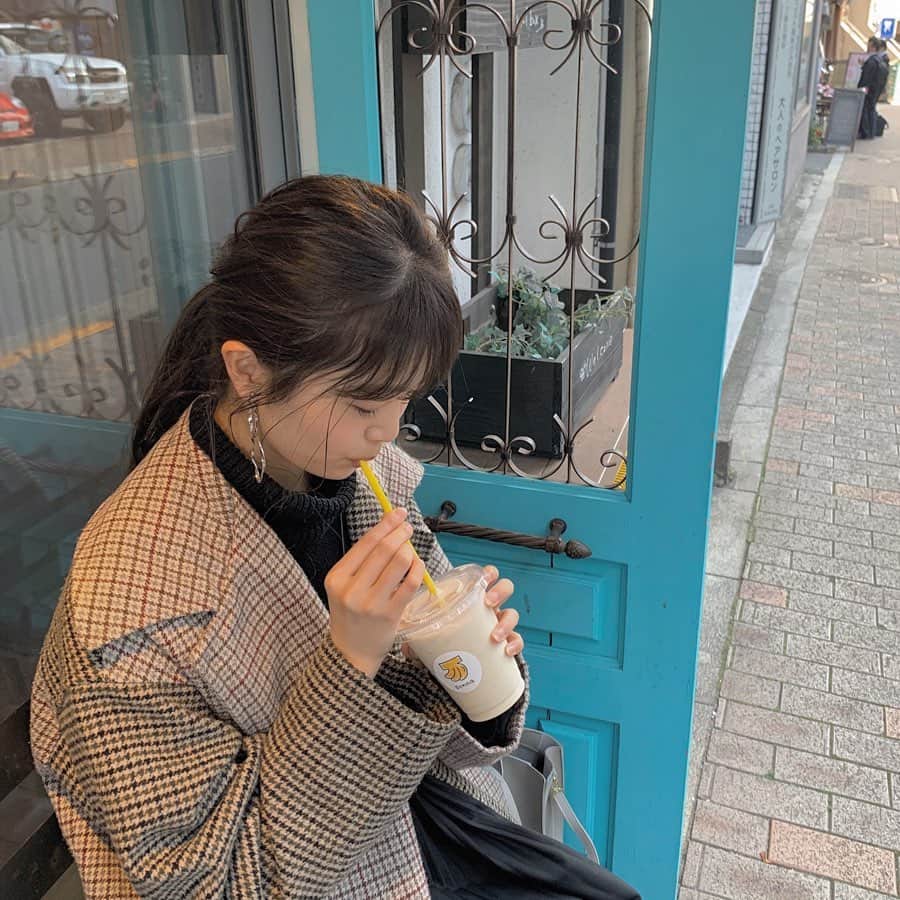 五島百花さんのインスタグラム写真 - (五島百花Instagram)「・ そんなばなな飲みました🍌 よくお家でバナナジュース作って飲んでたから懐かしい味がしました ・ ・ #sonnabanana  #そんなばなな #バナナジュース #美味 #すぎて #半目 さんが #こんにちは」3月9日 23時26分 - momokagoshima