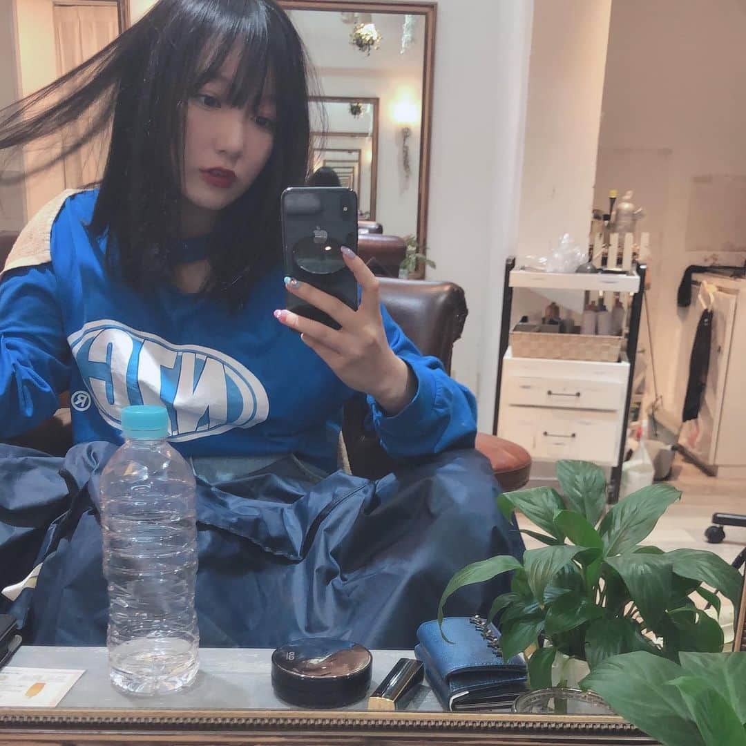 京佳さんのインスタグラム写真 - (京佳Instagram)「美容院💇‍♀️💙 青が好きなのは小さい頃からね💦💙 青まみれ。笑 髪暗くしたよお。。 いえーい  ありがたや〜！ なんか今日の私強そうじゃない？？💙✊ そろそろダイビング行きたいなぁ😳  #lewin  #japanesegirl  #gravure #sexy #asiansexy  #asiangirls  #性感 #大胸 #下着 #水着 #likeforlikes  #like4likes  #likeforfollow  #likeforlikeback #ootd」3月9日 23時26分 - kyouka_1202