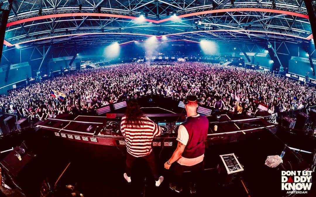 サネリー・ジェームズのインスタグラム：「Thank you @dontletdaddyknow Amsterdam. Much love!! ❌❌❌」