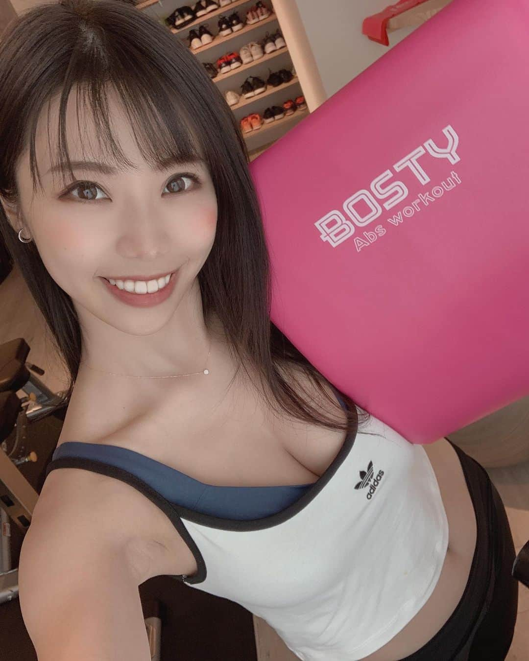 鈴木ふみ奈さんのインスタグラム写真 - (鈴木ふみ奈Instagram)「ジム @bosty_official に行ってきたよ🏋️‍♀️ 私はぷりんぷりんなお尻を手に入れる為にトレーニング頑張ります👍💕 #bosty #gym #training #尻トレ #ふみトレ #adidas #🍑」3月9日 23時36分 - fuminasuzuki