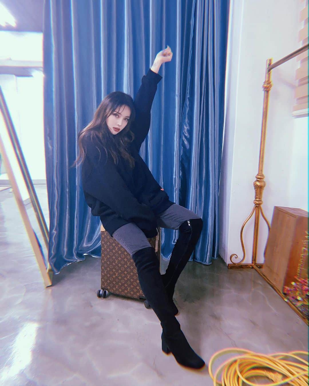 ポニーのインスタグラム：「다음 라이브 주제는 뭘로 할까요💜」