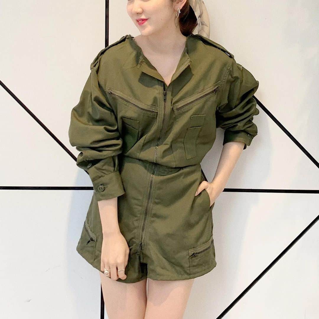 mina hinokuchiのインスタグラム：「. シーズン頭しか入荷しないから、毎回入荷が楽しみなkattailのリメイクアイテム♡ オンラインストアでも、kattailの紹介ページupしたら EC分はすぐに在庫分全て完売してしまいました😱😱 店舗分無くならないうちに、私も早く見に行こう！🏃‍♀️ . #whoswhochico #salonbychico #チコ　#フーズフーチコ　#kattail #キャットテイル」