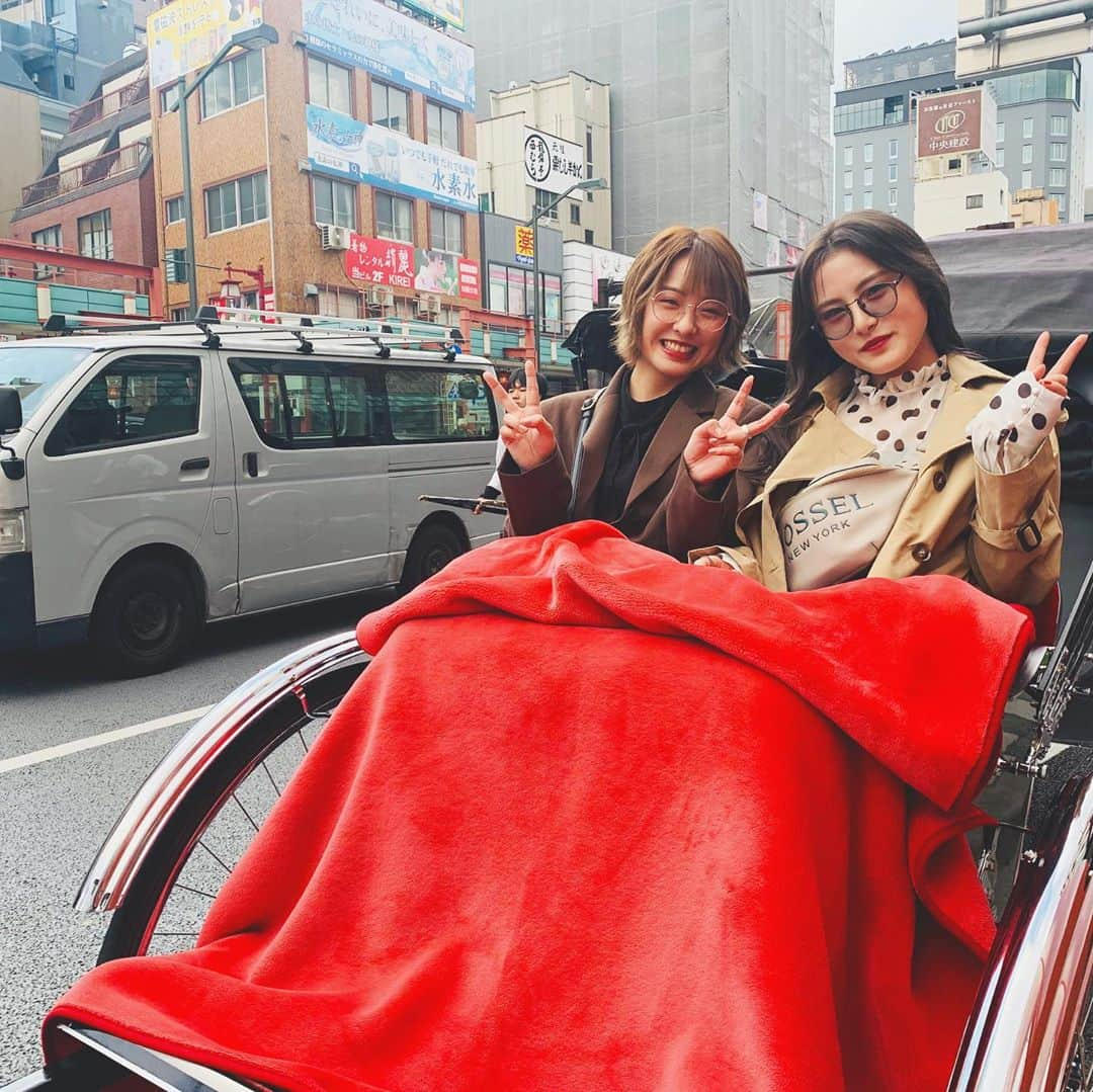 山田菜々美さんのインスタグラム写真 - (山田菜々美Instagram)「. 人力車📸 . 最近あいのりにハマってるから 驚いた！！ウェディングさん！ . 頭の中で ♪青い空と白い雲の中で〜 が流れてたあああ☁️ . #YouTube #やまりんチャンネル #あいのり #ウェディング さん #2枚目の #やまりん #意気投合」3月9日 23時53分 - team8yamada0209