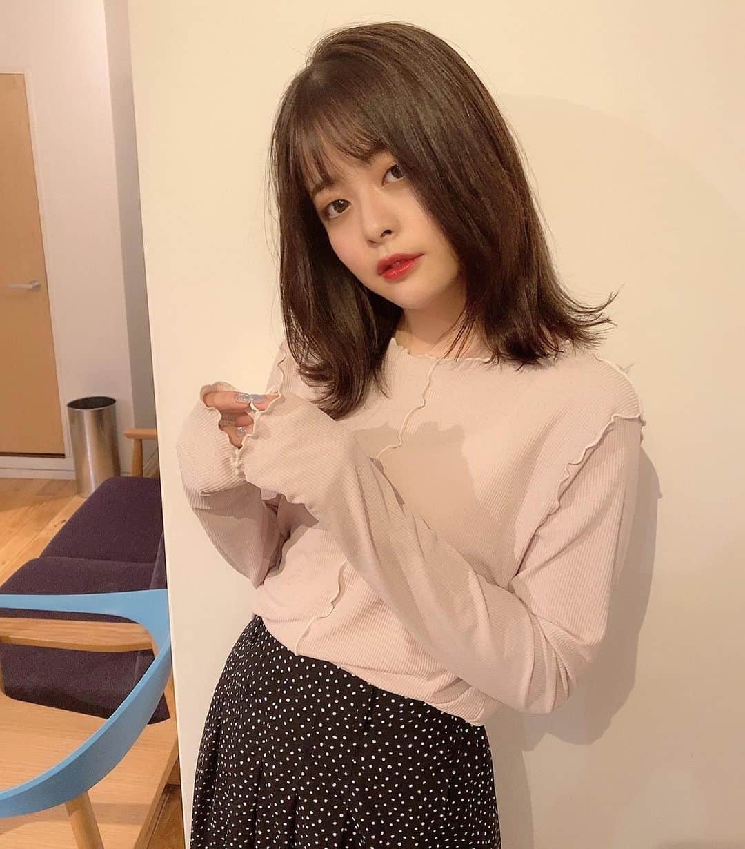 高橋有紀のインスタグラム：「ももち　@momochi.661 髪を鎖骨くらいまできって、アレンジを良くしているので顔まわりや内側にレイヤーを🍑根元はストレートをかけて、今回は春らしくももちベージュにしました🤍 最近はももちのを見てきてくれる方がすごく多い！！YouTubeをみて元気が出るっお洋服が参考になるとの声をよく聞きます☺️全身ももち服の子も多い❤︎ #lysayuki #ももちヘア」