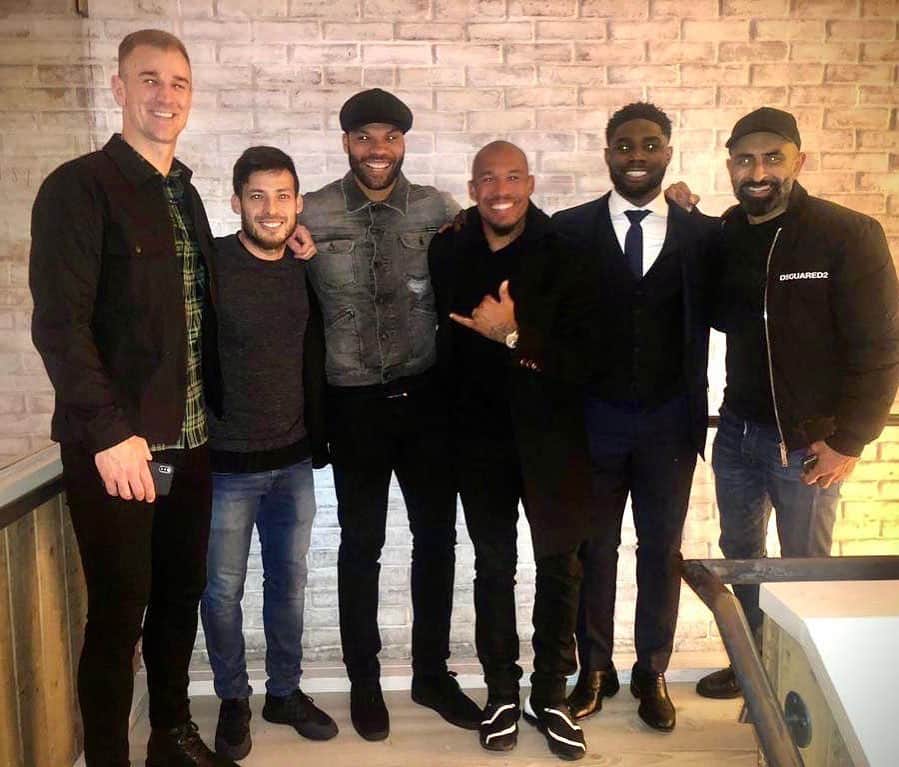 ジョー・ハートのインスタグラム：「Class catching up with the boys... are we getting old if we do stuff like this 🙈🤷‍♂️??」
