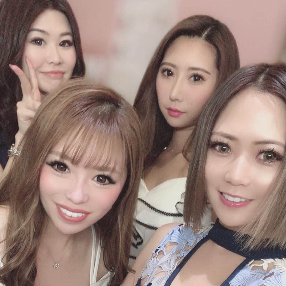 桃瀬まりあさんのインスタグラム写真 - (桃瀬まりあInstagram)「楽しすぎるお酒飲みたい🙄 みんな陽気に酔ってる会🙄 それが1番楽しい🙄お酒の会の醍醐味🙄 . #北海道 #札幌 #すすきの #ニュークラブ #ニュークラ嬢 #美尻 #クラブプレミア #歌舞伎町 #キャバ嬢 #ホスト #東京 #六本木 #桃瀬まりあ #シャンパン #テキーラ #銀座 #大阪 #北新地 #sapporo #susukino #japan #fashion #skincare #instalike #instagood #f4f #followme #likeforlike #l4l #like4like」3月10日 0時37分 - maria.premier