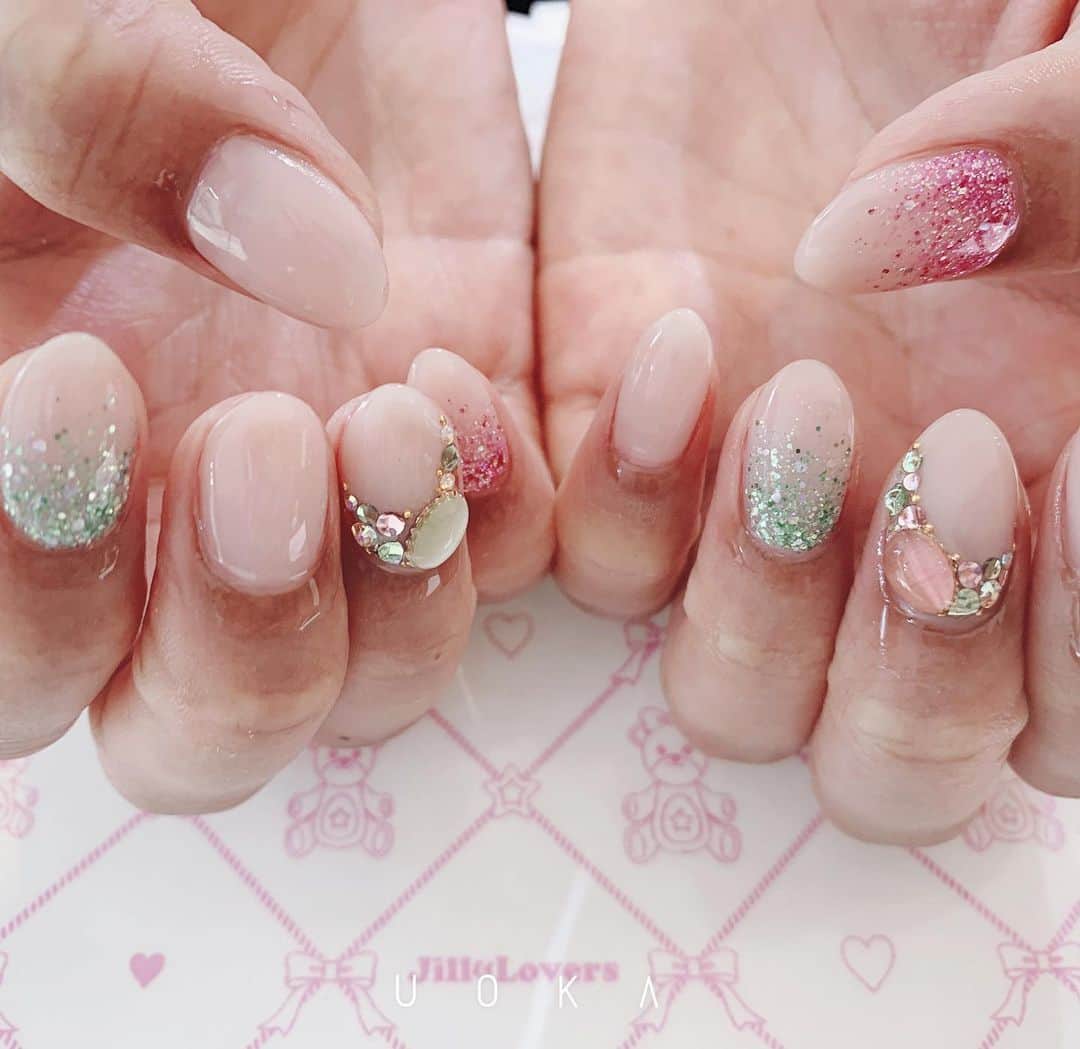 Jill&Loversのインスタグラム：「🌸 #jillandlovers #nail #nailart #paragel #gelneil#gel #ネイル #ネイルアート #me #look #love #かわいい」