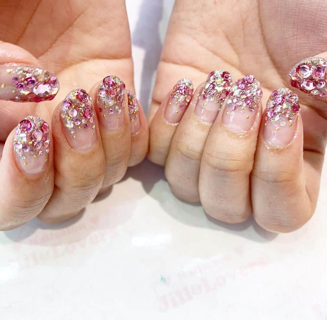 Jill&Loversのインスタグラム：「🌸 #jillandlovers #nail #nailart #paragel #gelneil#gel #ネイル #ネイルアート #me #look #love #かわいい」
