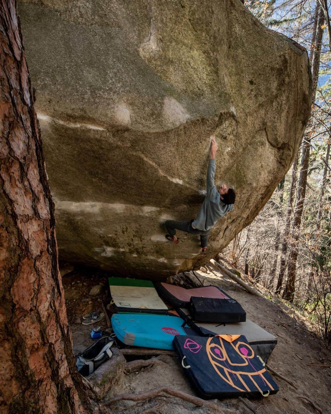 ポール・ロビンソンのインスタグラム：「REM, V14/8B+ 2nd asc. ✔️」