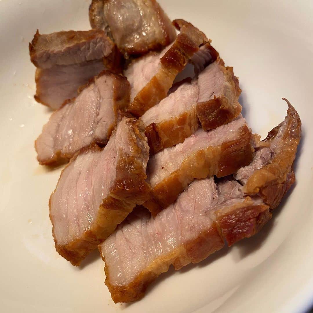 加藤拓歩さんのインスタグラム写真 - (加藤拓歩Instagram)「今日はしらす丼とローストポークを作ってみました。  最近の自炊基準は1食あたり、外食するより安いか高いか 自炊して外食よりうまかったら \パンパン👏/最高ッ❗️ #bjw #自炊男　#今日はどっちも最高にうまかった」3月10日 1時02分 - takuho_bjw