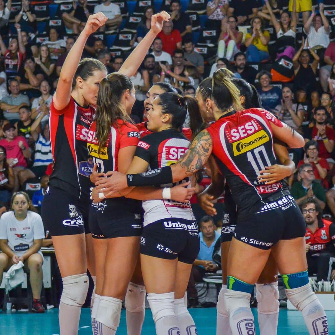 ポリーナ・ラヒモワさんのインスタグラム写真 - (ポリーナ・ラヒモワInstagram)「Thank you team! 💫4️⃣0️⃣0️⃣points in Super league💥Continue to the next hundred !🆙 #volleyball #brasil #brazil #bauru #superliga #superleague #polinarahimova #girlspower #jobofmylife #happyme @decourt1972 @instakeshii @isabelifotografia_」3月10日 1時27分 - polina_rahimova