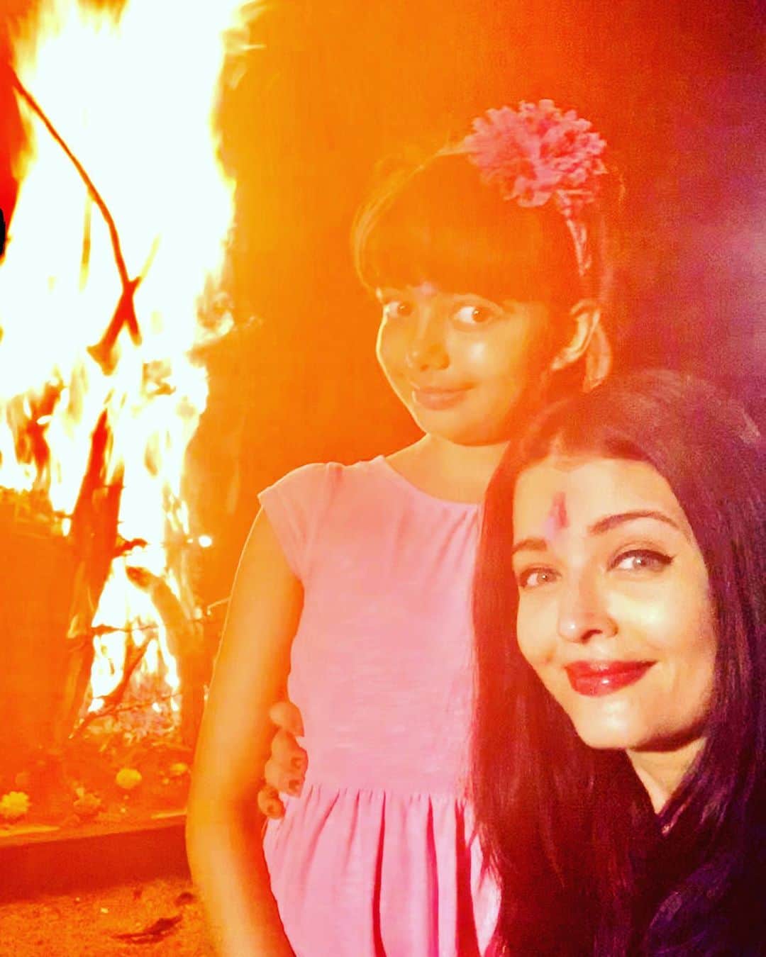 のインスタグラム：「✨🔥Happy Holi to All💝Love n Light✨」