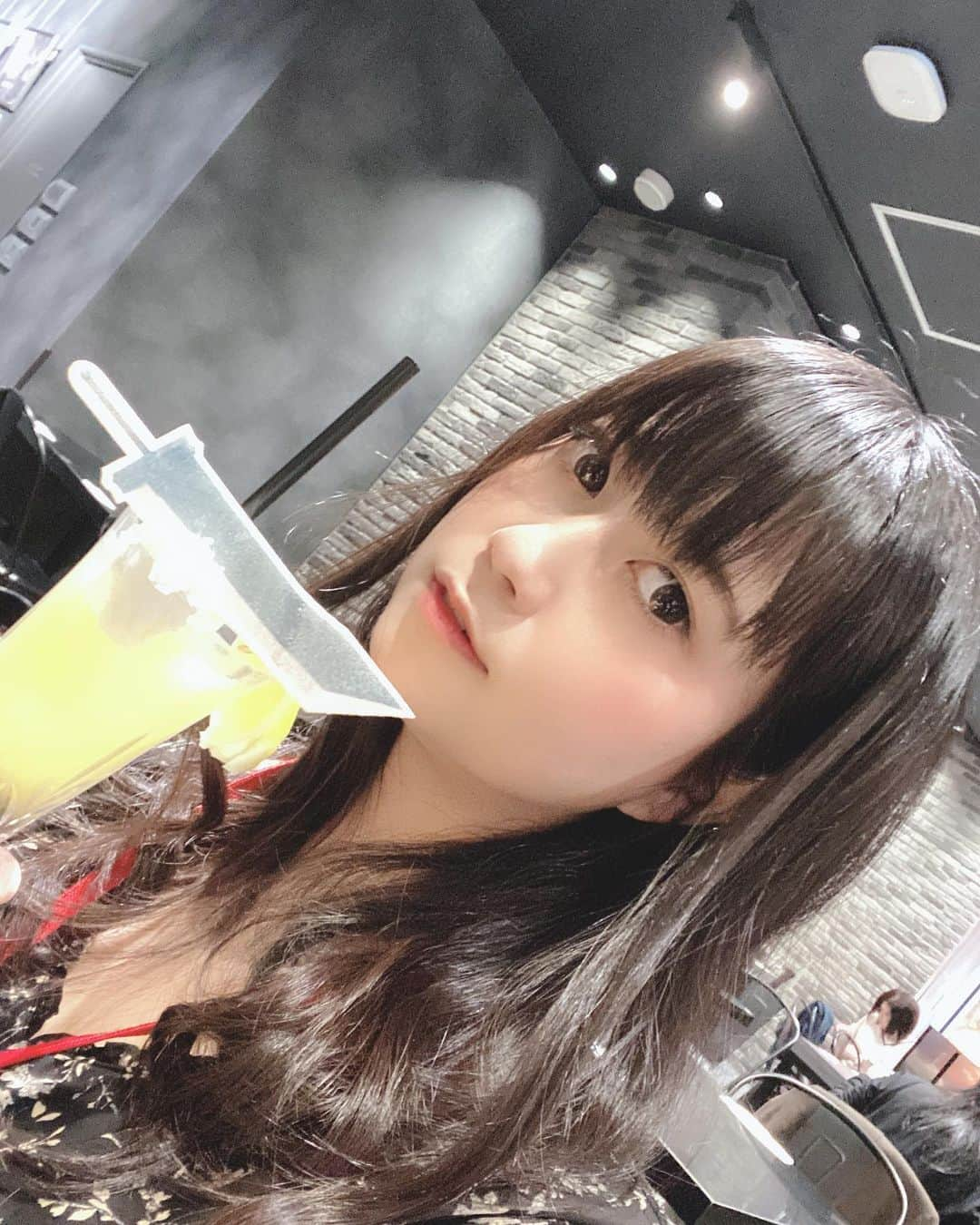 水口美香のインスタグラム：「スクエニカフェのFF7リメイクコラボ！！ バスターソード乗ってるし正宗刺さってる！ あとはモーグリまんに、マテリア小籠包、エアリスのお花売りのサラダ(*´ω`*) はよ4/10！  #FF7 #スクエニカフェ #クラウド #エアリス　#ティファ #骨太のおなご #ミッドガル #バスターソード #正宗 #セフィロス #レノ #リゾットだぞっと #ファイナルファンタジー #秋葉原 #PS4買わなきゃ」