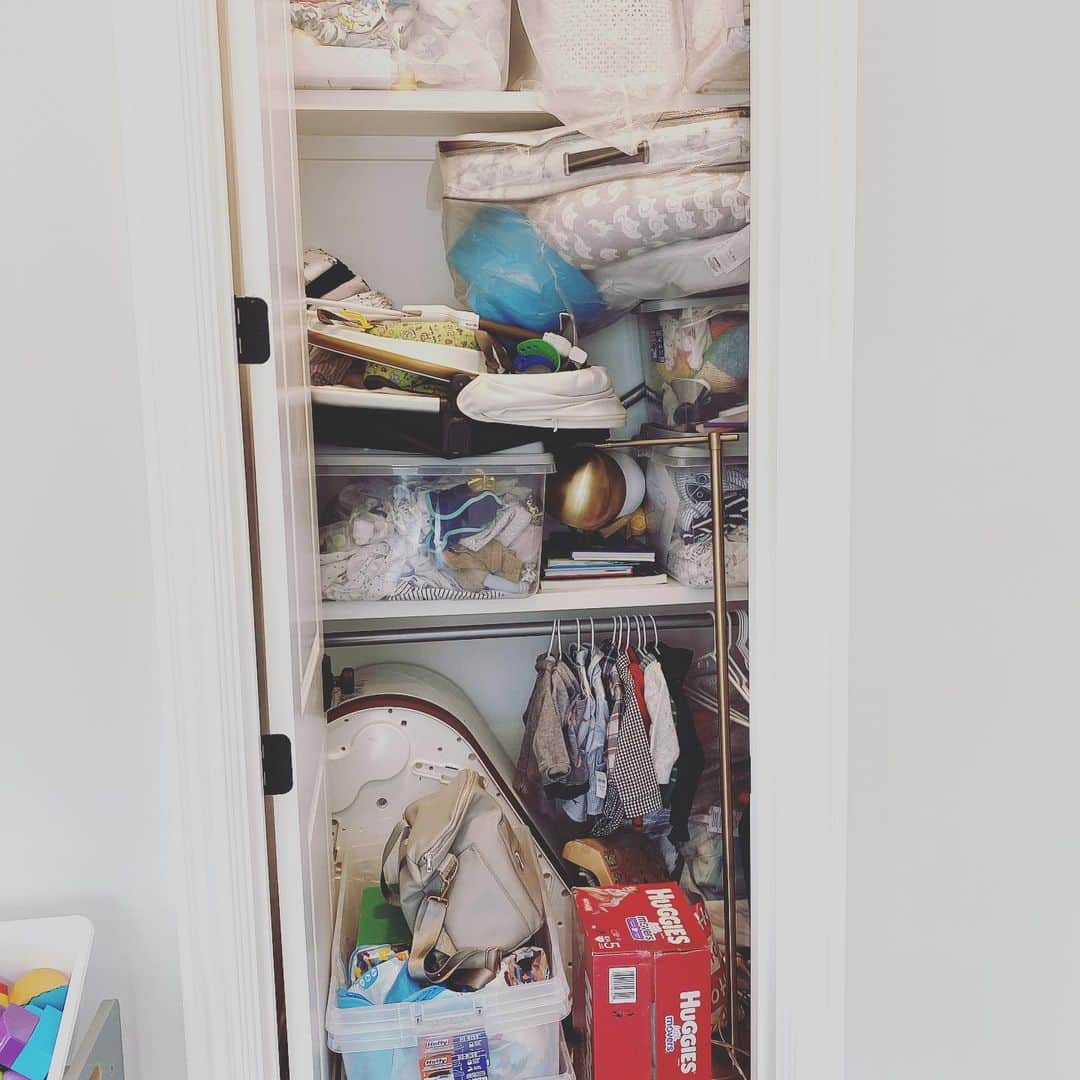 Elle Fowlerさんのインスタグラム写真 - (Elle FowlerInstagram)「Closet Organization - Swipe to see the before! I just posted a video on this project.」3月10日 1時45分 - missellefowler