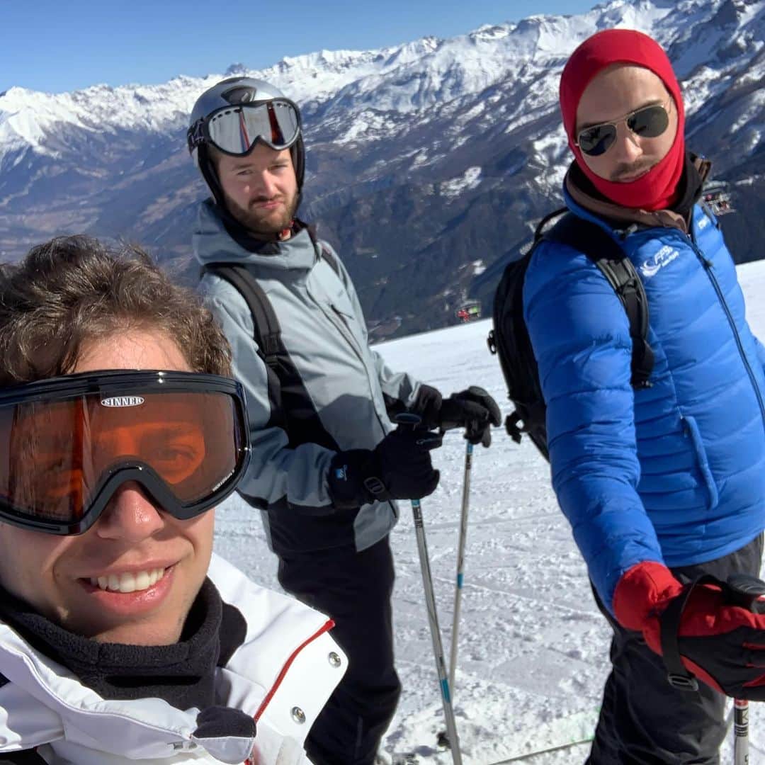 ルイ・トーロンさんのインスタグラム写真 - (ルイ・トーロンInstagram)「🎿❄️ C’est votre attitude, bien plus que votre aptitude, qui détermine votre altitude.」3月10日 1時46分 - louis_thauron