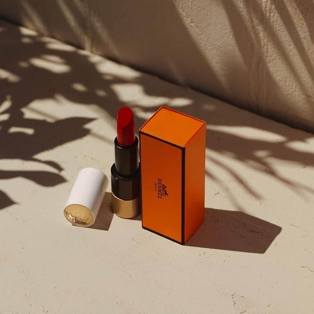 エルメスさんのインスタグラム写真 - (エルメスInstagram)「Introducing the Hermès lipstick.  #Hermes #HermesBeauty #24colors」3月10日 2時00分 - hermes