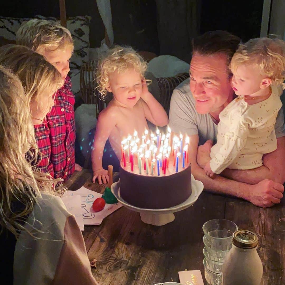 ジェームズ・ヴァン・ダー・ビークさんのインスタグラム写真 - (ジェームズ・ヴァン・ダー・ビークInstagram)「43 candles, five kids, an amazing wife... and more questions now than when I was half my my age and thought I knew everything.  Thank you to everyone who’s contributed along this crazy journey.  Thanks for your love, your creativity, your compassion, your vulnerability... and most of all for daring to live in your heart. #LifeIsATeamSport #AndWeAreAllOnTheSameTeam」3月10日 2時50分 - vanderjames