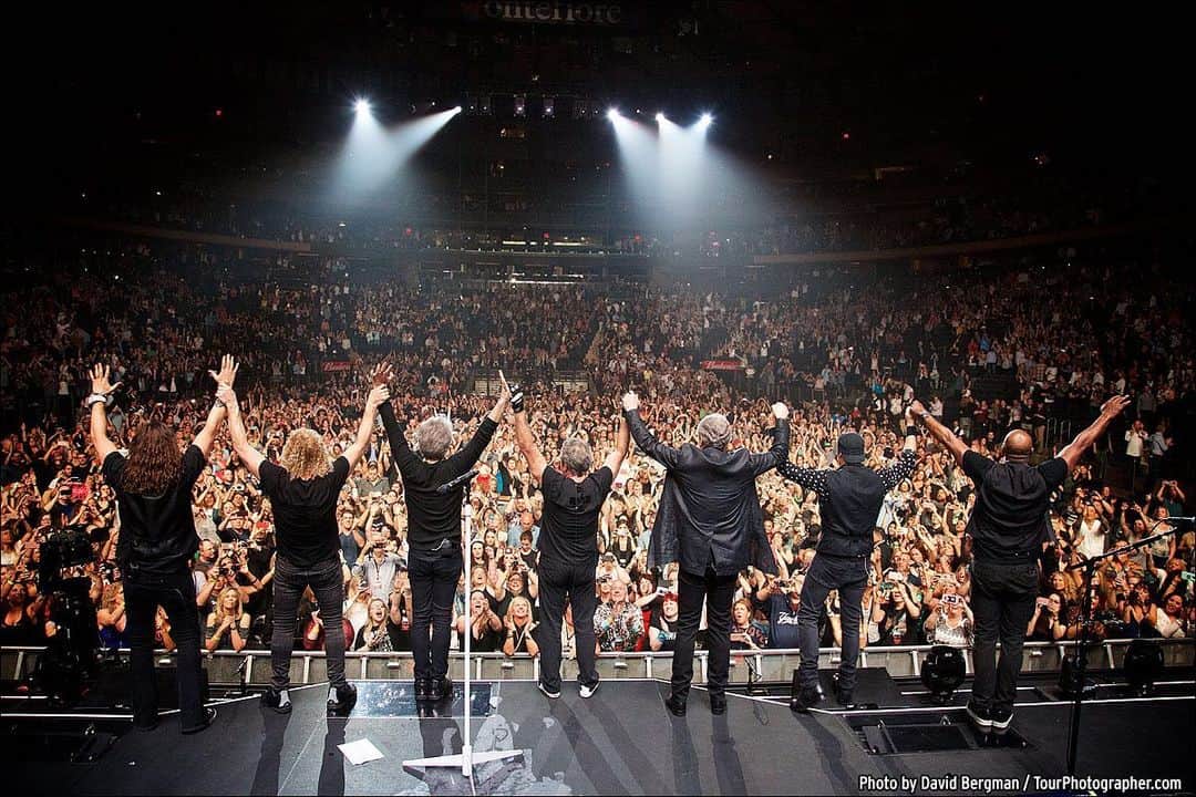 Bon Joviさんのインスタグラム写真 - (Bon JoviInstagram)「We’re back on the road in June! Who’s coming?? Visit bonjovi.com/tour #BonJovi2020 — 📸: @davidbergman (Madison Square Garden • May 9, 2018)」3月10日 2時58分 - bonjovi