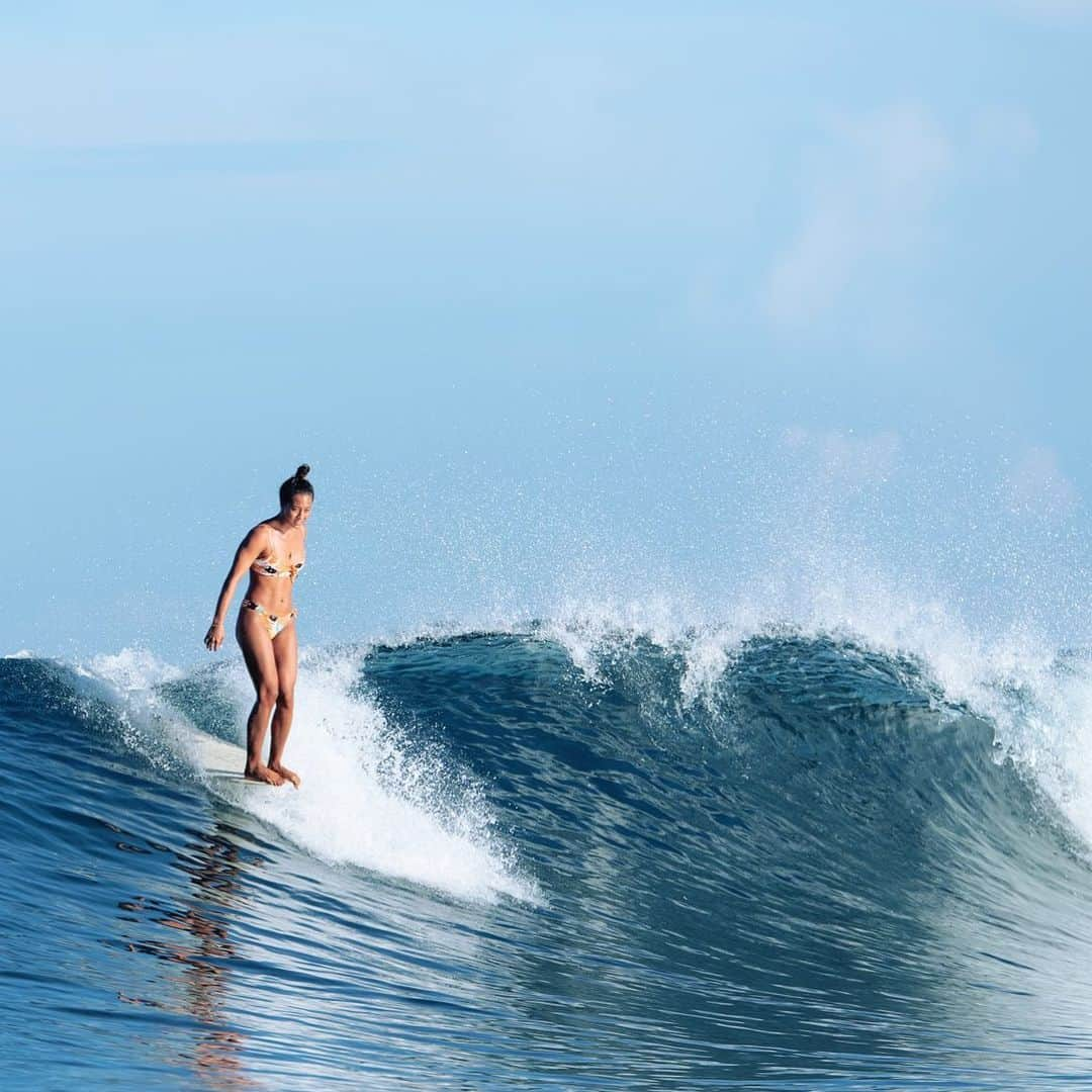 ケリア・モニーツさんのインスタグラム写真 - (ケリア・モニーツInstagram)「They say mondays are work days 😈 .... pc:  @ryanheywood #ROXYEarlySurf」3月10日 3時33分 - keliamoniz