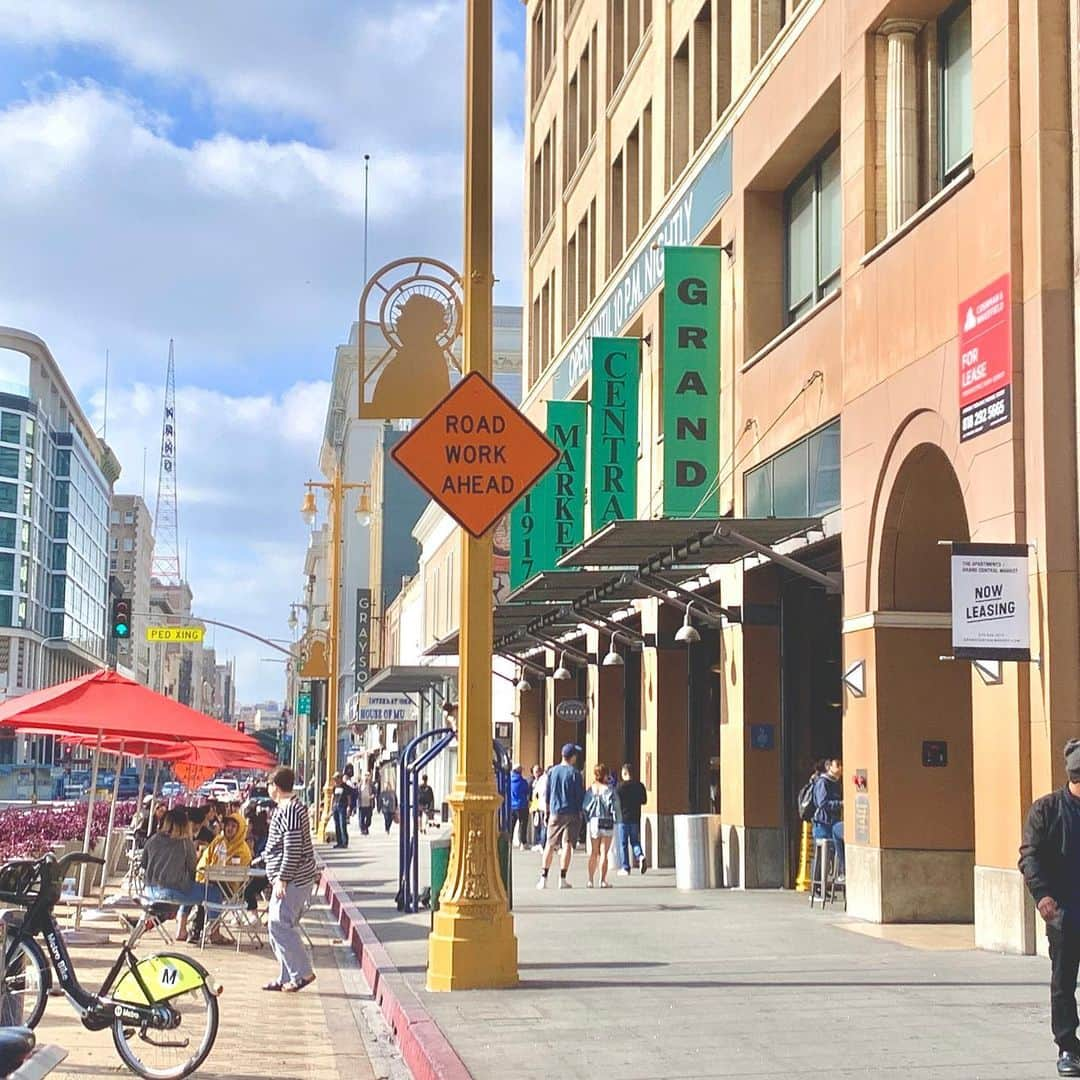 筑間はこべさんのインスタグラム写真 - (筑間はこべInstagram)「Feb 23. 2020  LA  GrandCentralMarketで偶然出会ったtacos美味しかった♡  #grandcentralmarket  #tacos それにしても#eggslut の行列がスゴい 新宿に上陸したから新宿で食べよう☺️」3月10日 4時19分 - hakobechikuma