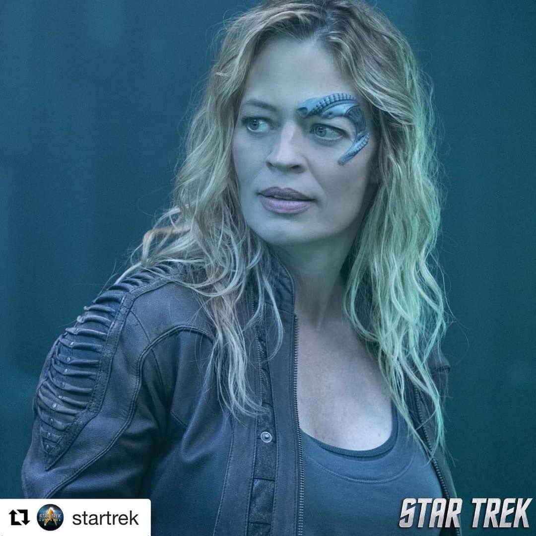 ジェリー・ライアンのインスタグラム：「Who’s ready...?? 🙋🏼‍♀️(I mean, besides me! 😉) #startrekpicard @startrekcbs @startrek #sevenofnine」