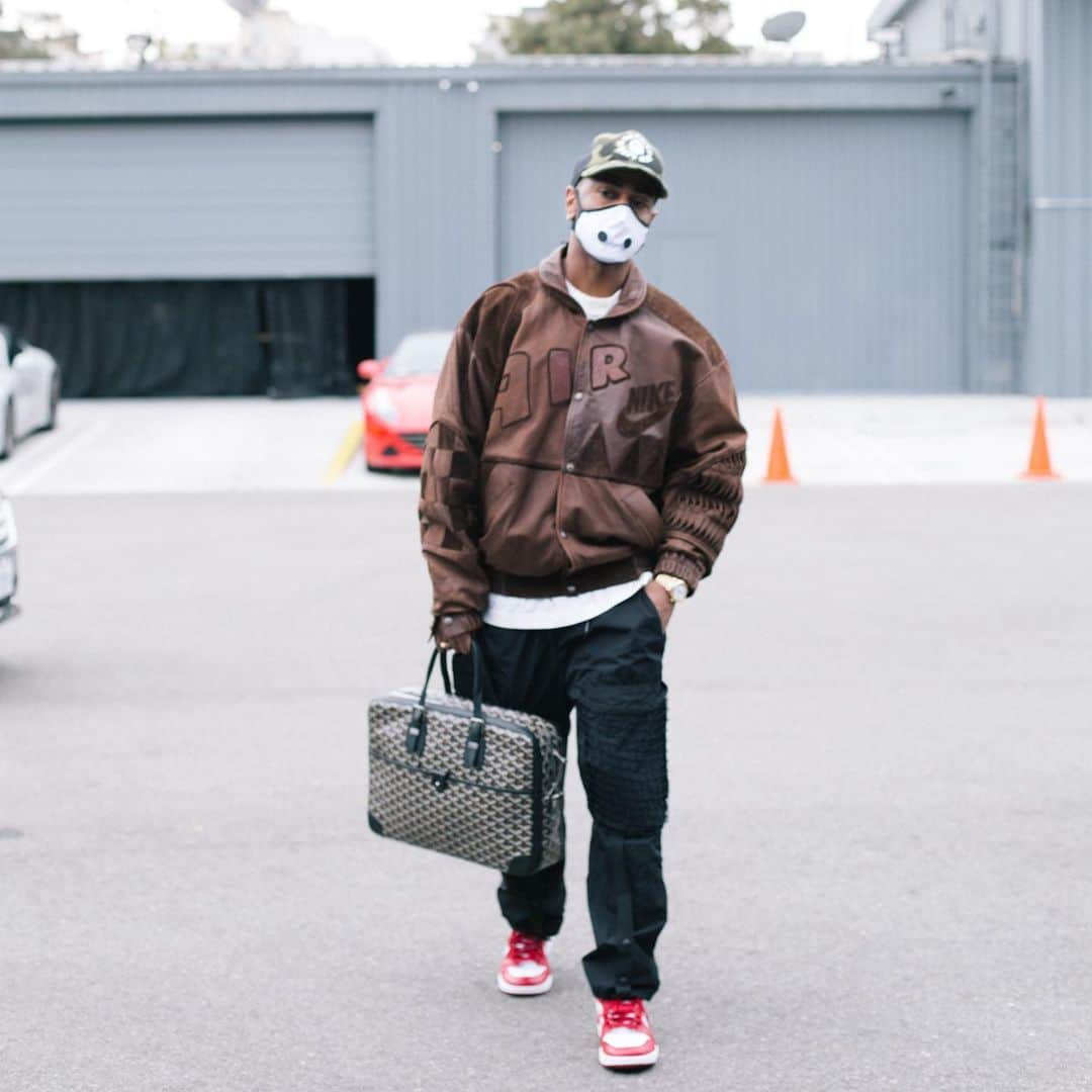 ビッグ・ショーンさんのインスタグラム写真 - (ビッグ・ショーンInstagram)「On this flight n not takin da mask off for a sec 😷」3月10日 5時06分 - bigsean