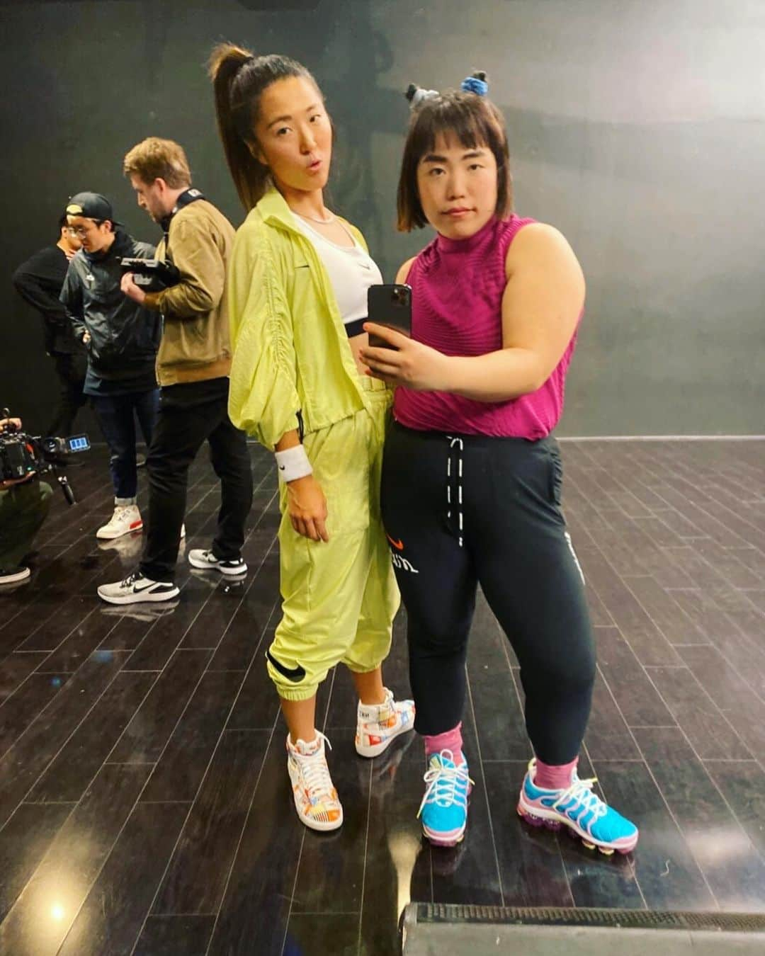 大儀見優季さんのインスタグラム写真 - (大儀見優季Instagram)「ゆりやんレトリバー @yuriyan.retriever  さんと、NIKEの撮影で一緒にお仕事させて頂きました😃Are we COOL?!😎 . . . とってもCUTE & PUREで、謙虚でコミュ力めちゃくちゃ高くて、面白いの域を超えたCRAZYさと、真っ直ぐな心がとっても魅力的でした🥰 . . 撮影スタッフ全員に愛されていたゆりやんさん、私もファンになりました❤️ . . こんな素敵な機会をくださった @niketokyo に感謝です!!!! . . I worked for NIKE with Yuriyan @yuriyan.retriever who is Japanese comedian and was on the America’s Got Talent last year! . . She is cute and pure, and very humble. Her communication skills were AMAZING, and she made laugh people around us almost everytime 😂 She is very crazy but she also has great heart that made me to be attracted to her🥰 . . She was loved from everyone who surrounded her on the shooting! I didn’t need time for becoming her fan🙋🏻‍♀️ . . I really appreciate @nike for giving me such great opportunity!! . .  #NIKEshooting #NIKEfamily #NIKE」3月10日 5時35分 - yuki_nagasato