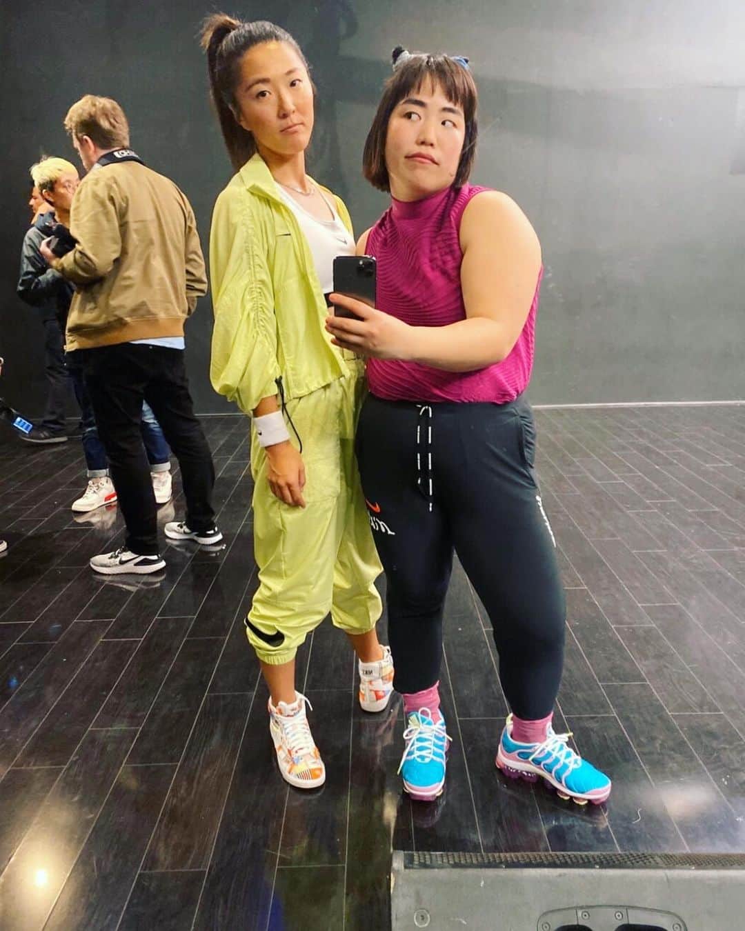 大儀見優季のインスタグラム：「ゆりやんレトリバー @yuriyan.retriever  さんと、NIKEの撮影で一緒にお仕事させて頂きました😃Are we COOL?!😎 . . . とってもCUTE & PUREで、謙虚でコミュ力めちゃくちゃ高くて、面白いの域を超えたCRAZYさと、真っ直ぐな心がとっても魅力的でした🥰 . . 撮影スタッフ全員に愛されていたゆりやんさん、私もファンになりました❤️ . . こんな素敵な機会をくださった @niketokyo に感謝です!!!! . . I worked for NIKE with Yuriyan @yuriyan.retriever who is Japanese comedian and was on the America’s Got Talent last year! . . She is cute and pure, and very humble. Her communication skills were AMAZING, and she made laugh people around us almost everytime 😂 She is very crazy but she also has great heart that made me to be attracted to her🥰 . . She was loved from everyone who surrounded her on the shooting! I didn’t need time for becoming her fan🙋🏻‍♀️ . . I really appreciate @nike for giving me such great opportunity!! . .  #NIKEshooting #NIKEfamily #NIKE」